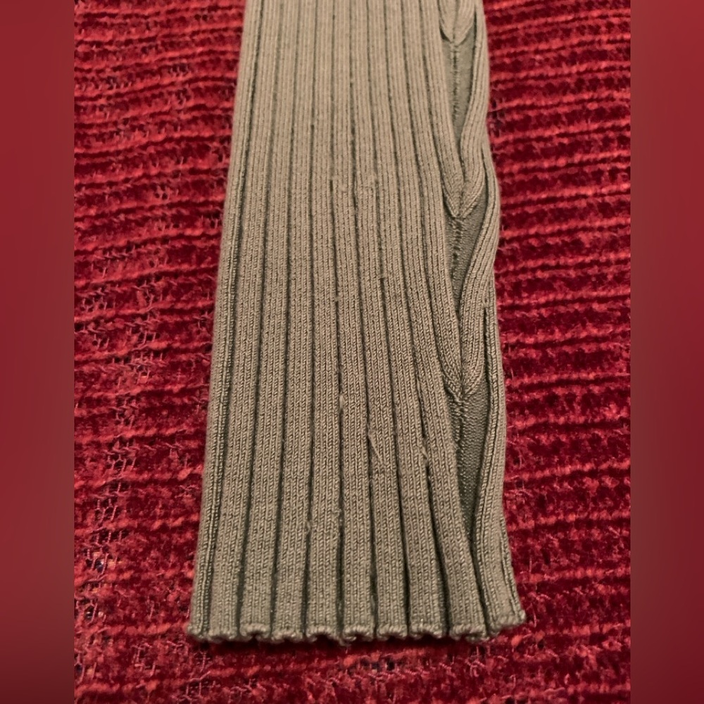 Long Sleeve Green Ribbed Top - Picture 16 of 16